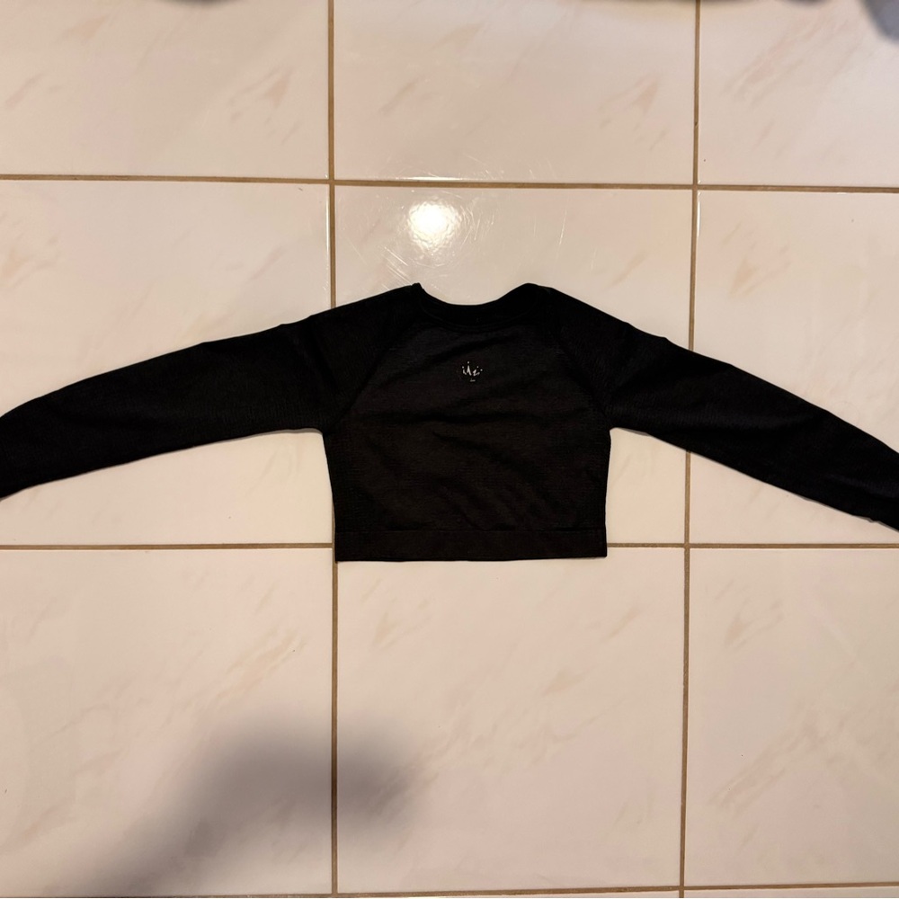 Black Long Sleeve workout Crop Top